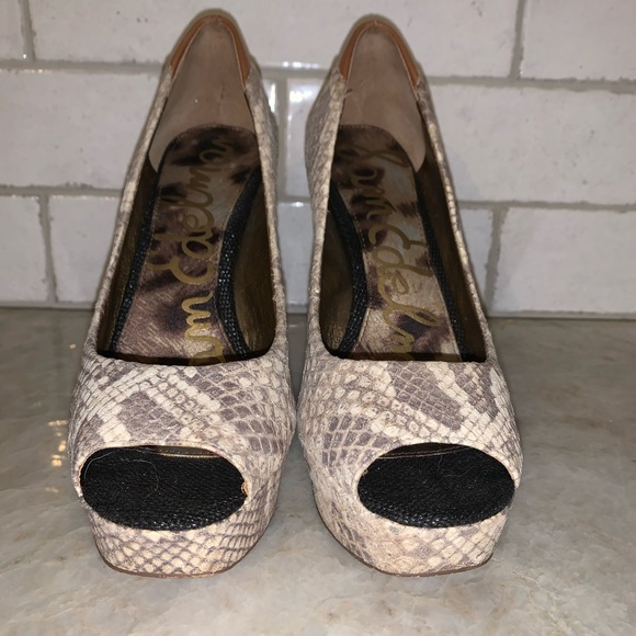 Heels - Picture 3 of 3